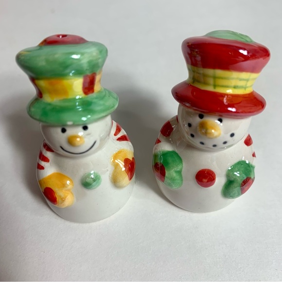 NWT. Mini Snowman salt & pepper shaker matching set. Ceramic adorable snowmen. - Picture 2 of 10